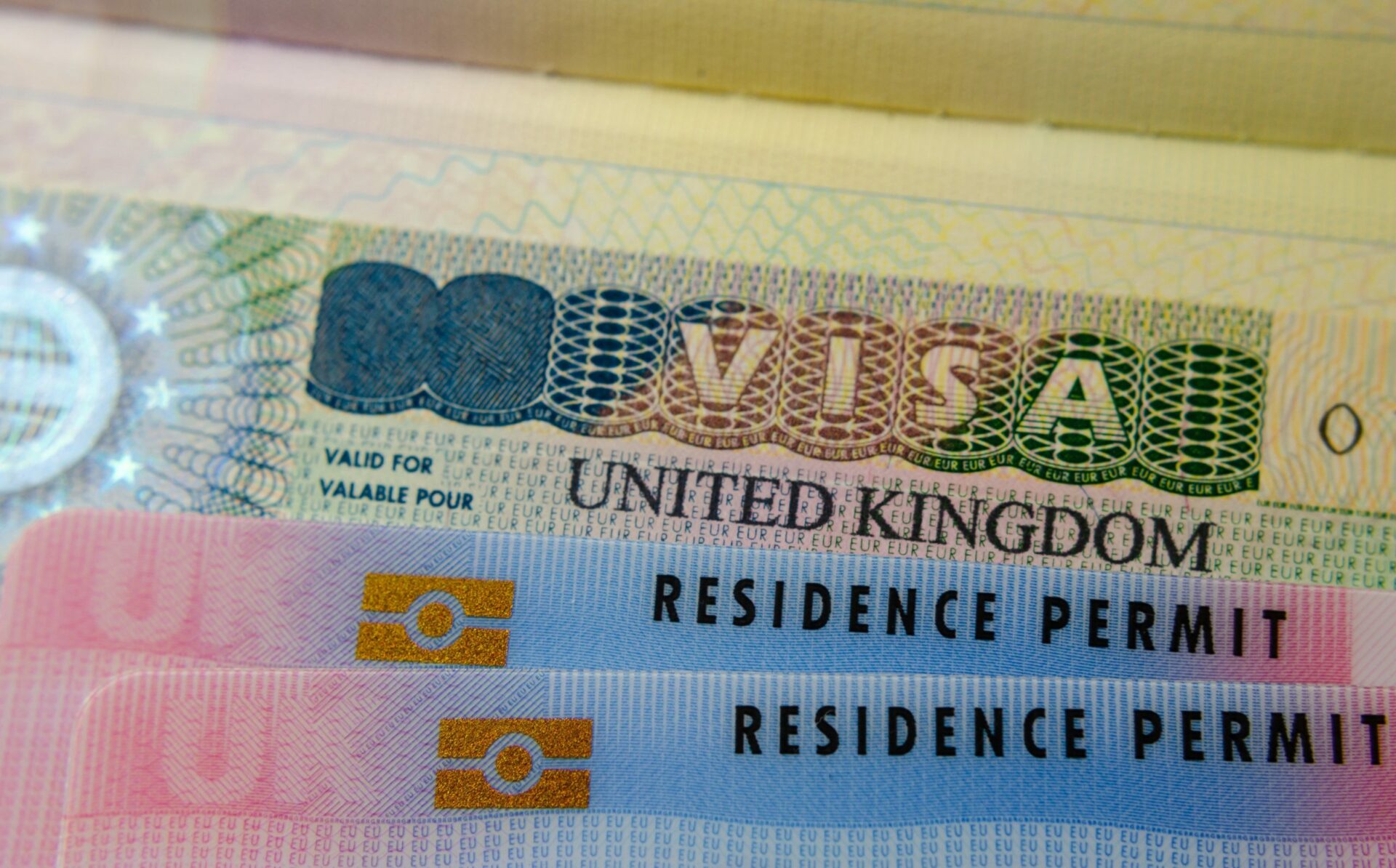 shutterstock_1440384995-min Settling in the UK, Immigration - Saracens Solicitors